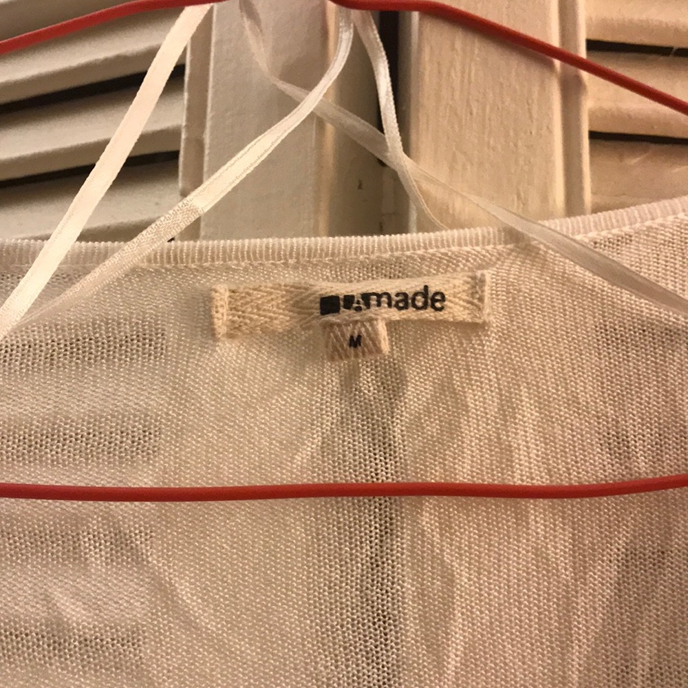 White top - Picture 3 of 4